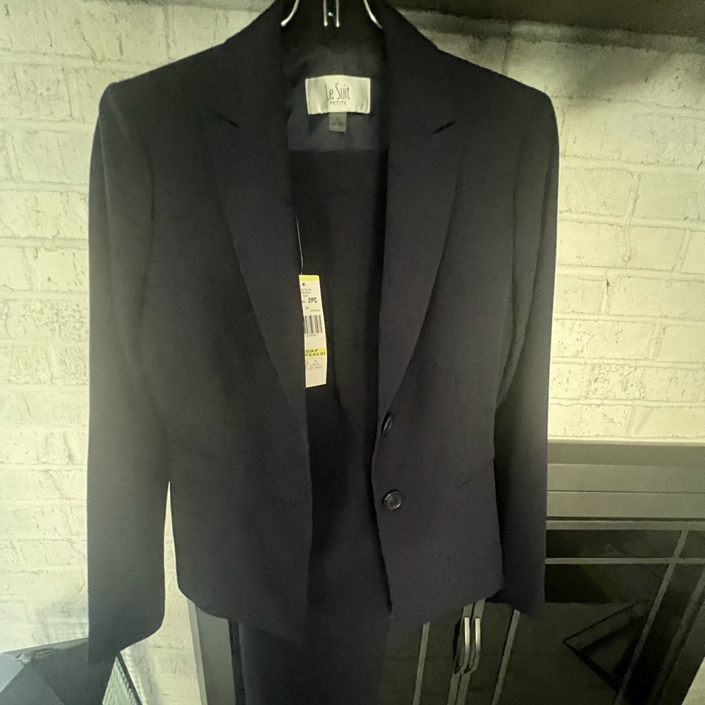 Le Suit Navy 2-piece pantsuit 4 petite